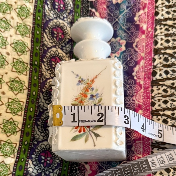 Elegant Floral White Vase - Picture 7 of 8